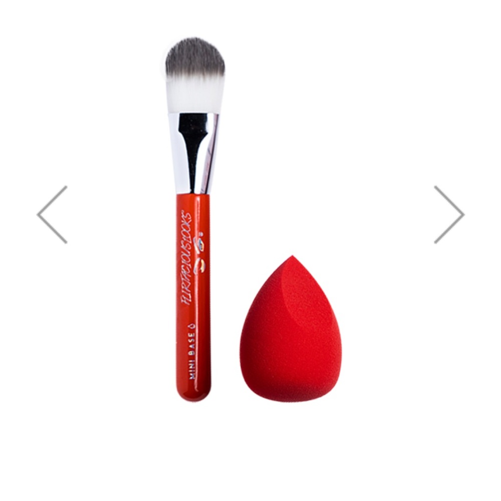 FLIRTACIOUS LOOKS COSMETICS The Perfect Duel: Foundation Travel Set